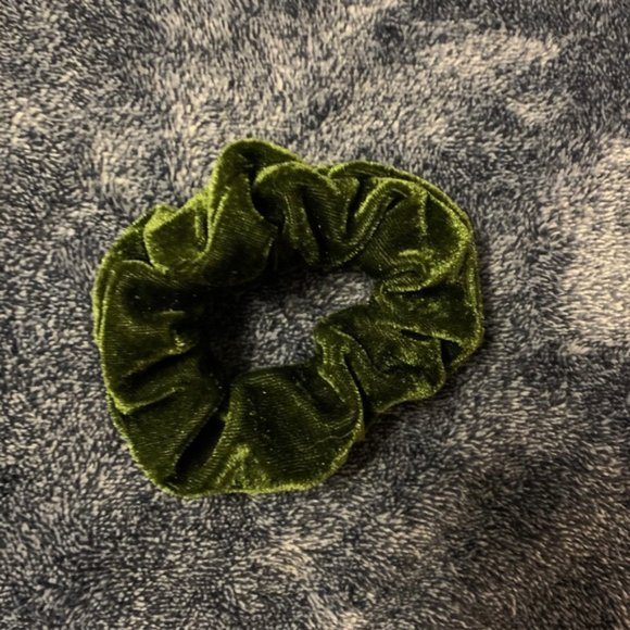 Scrunchie - Picture 4 of 4